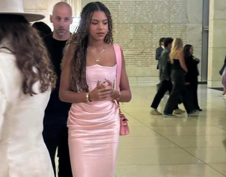 Blue-Ivy-Attends-the-Wicked-Premiere-in-a-Pink-House-of-CB-Strapless-Dress-copy.jpg