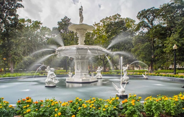 fountain-at-forsyth-park-in-savannah-georgia-Susanne-Neumann-iStock.jpg